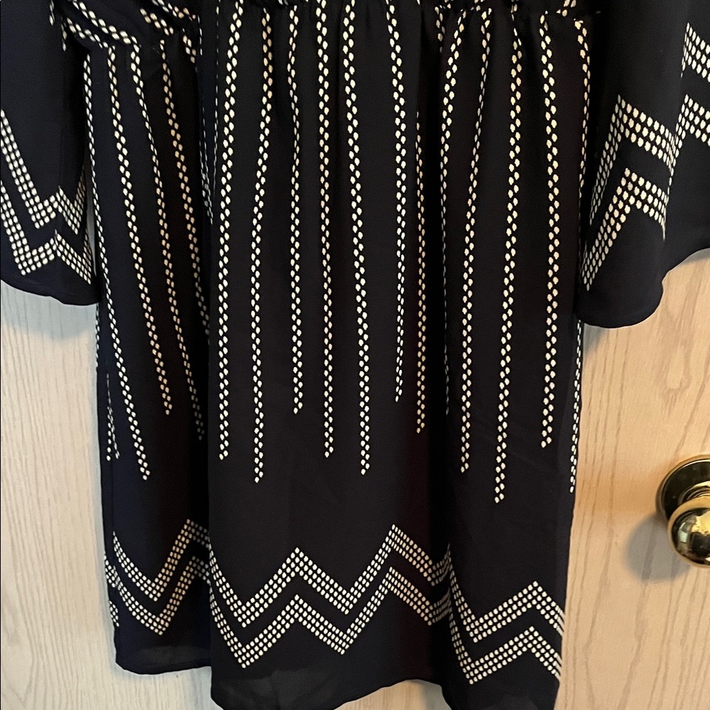 Dex Blue and White Patterned Long Sleeve Dress - Picture 4 of 9